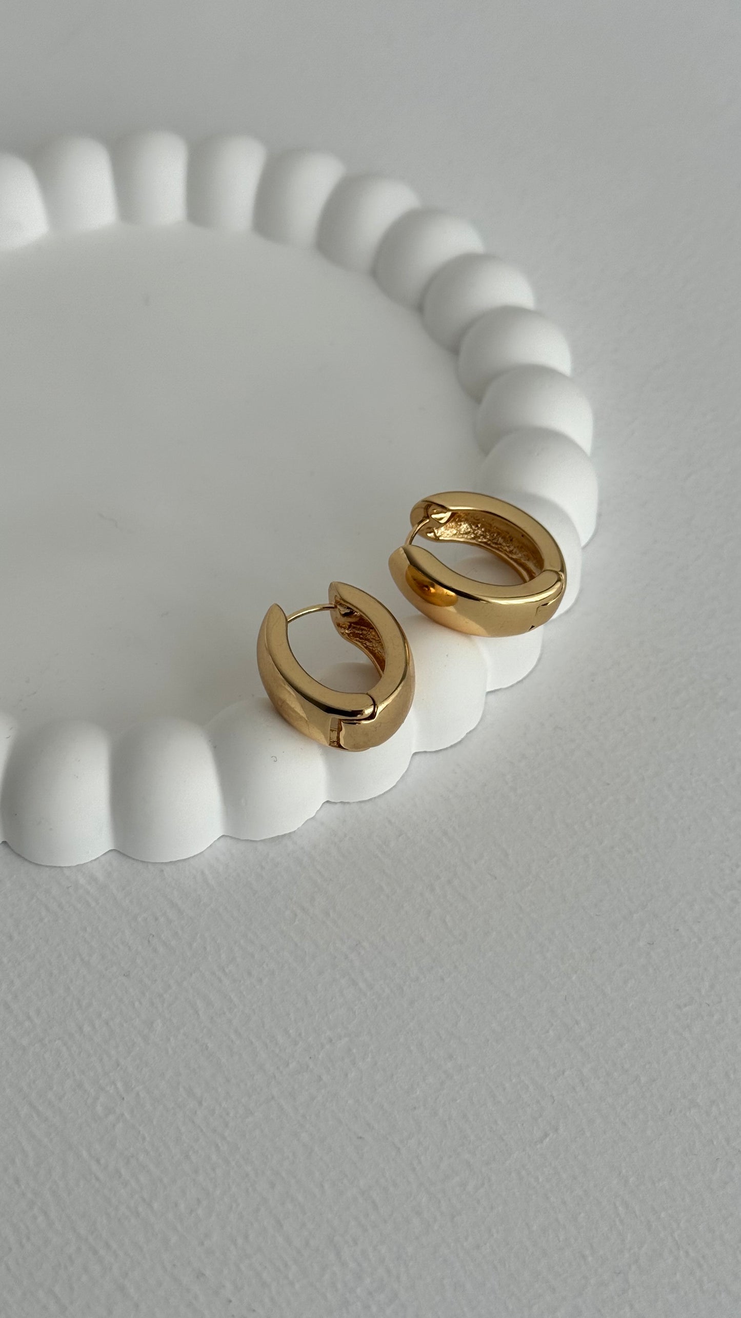 Oval Tasarım Gold Küpe