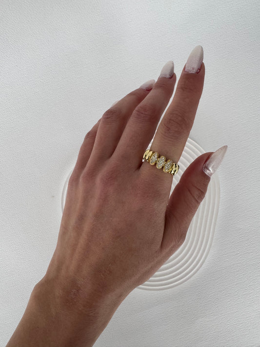 Sıralı Zirkon Taşlı Oval Tasarım Ayarlanabilir Gold Yüzük