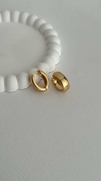 Oval Tasarım Gold Küpe