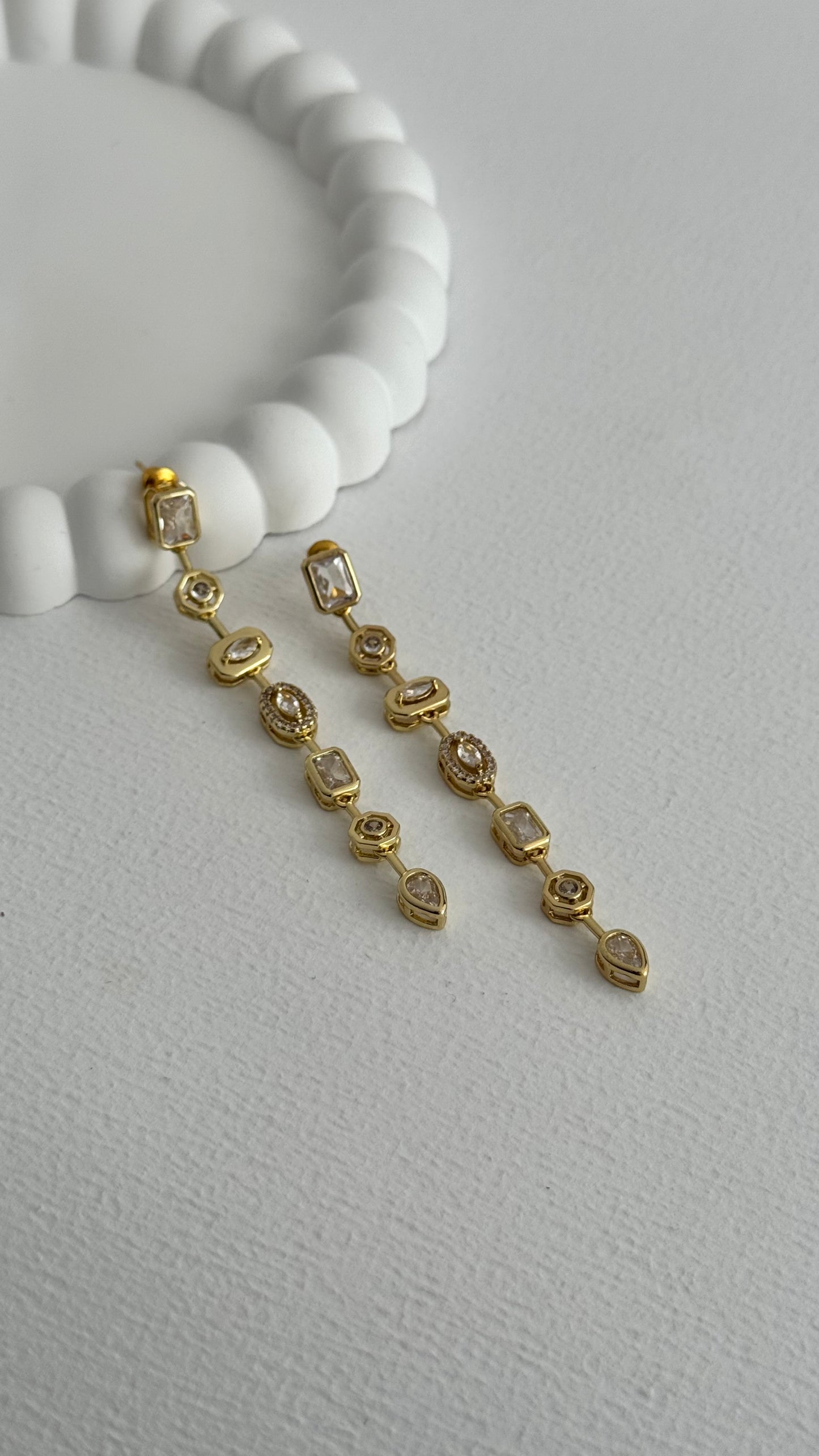 Çoklu Taş Zarafet Gold Küpe