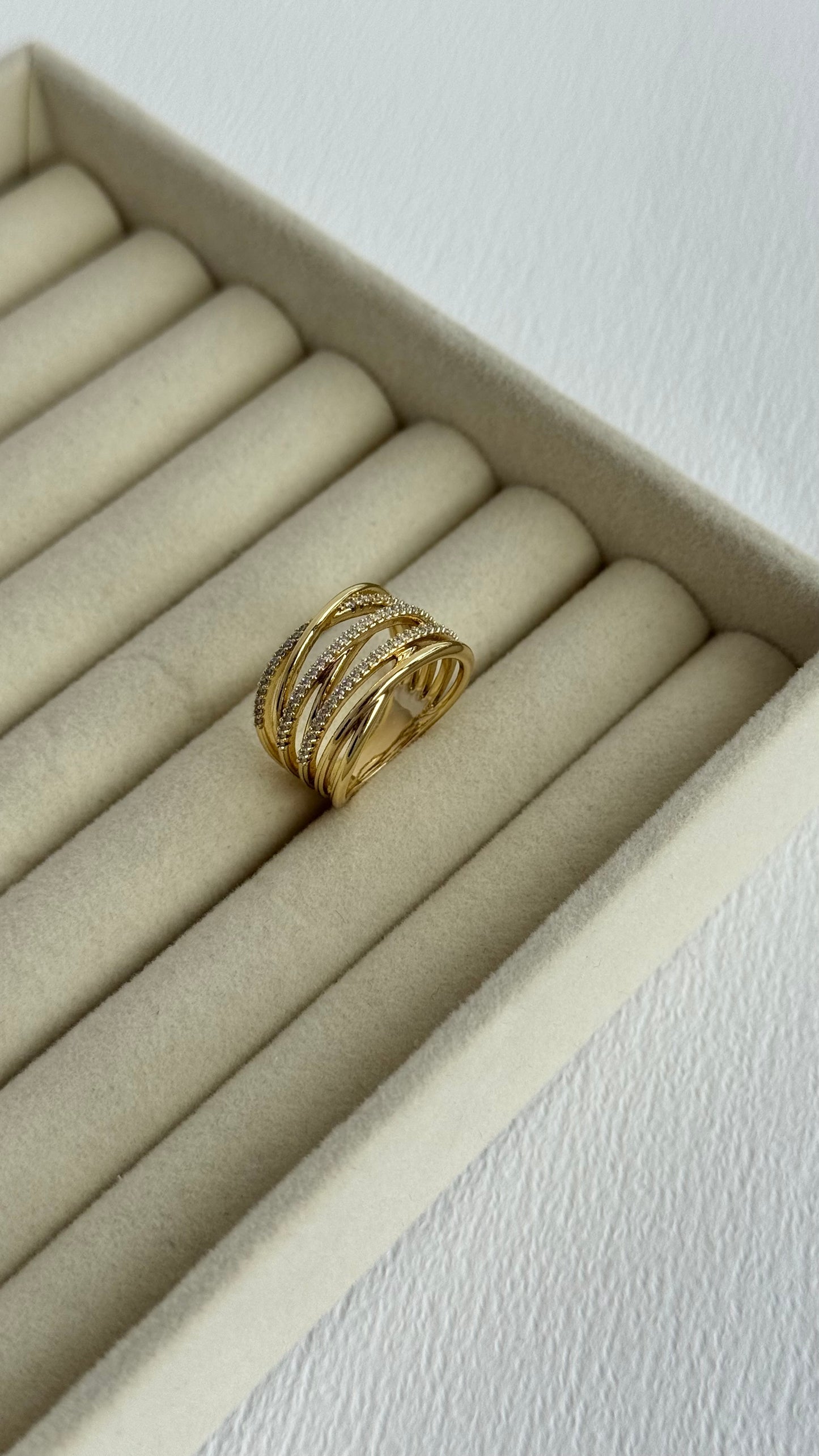Özel Seri Zirkon Taşlı Geometrik Tasarım Gold Yüzük