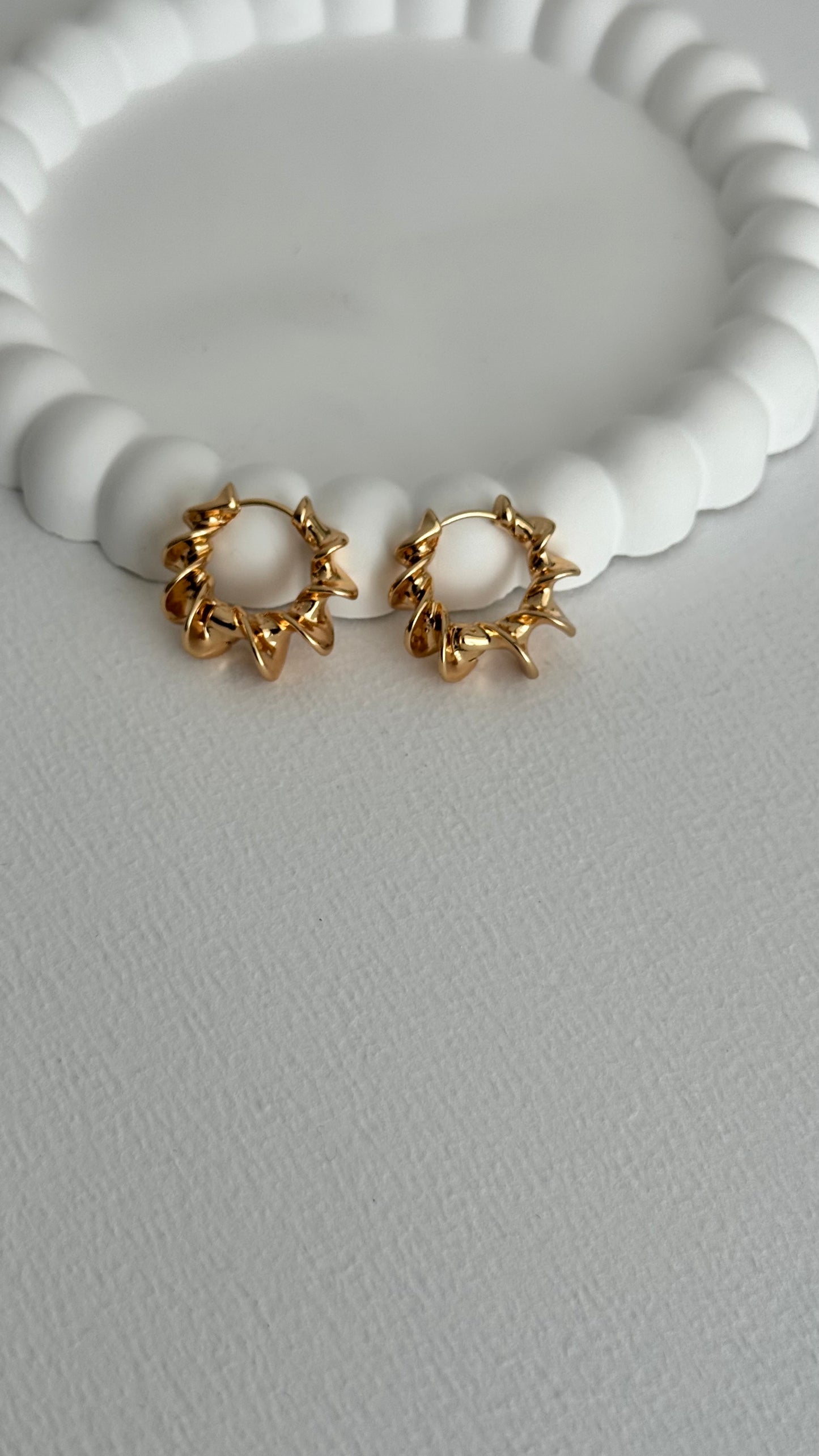 Özel Seri Burgu Tasarım Gold Küpe