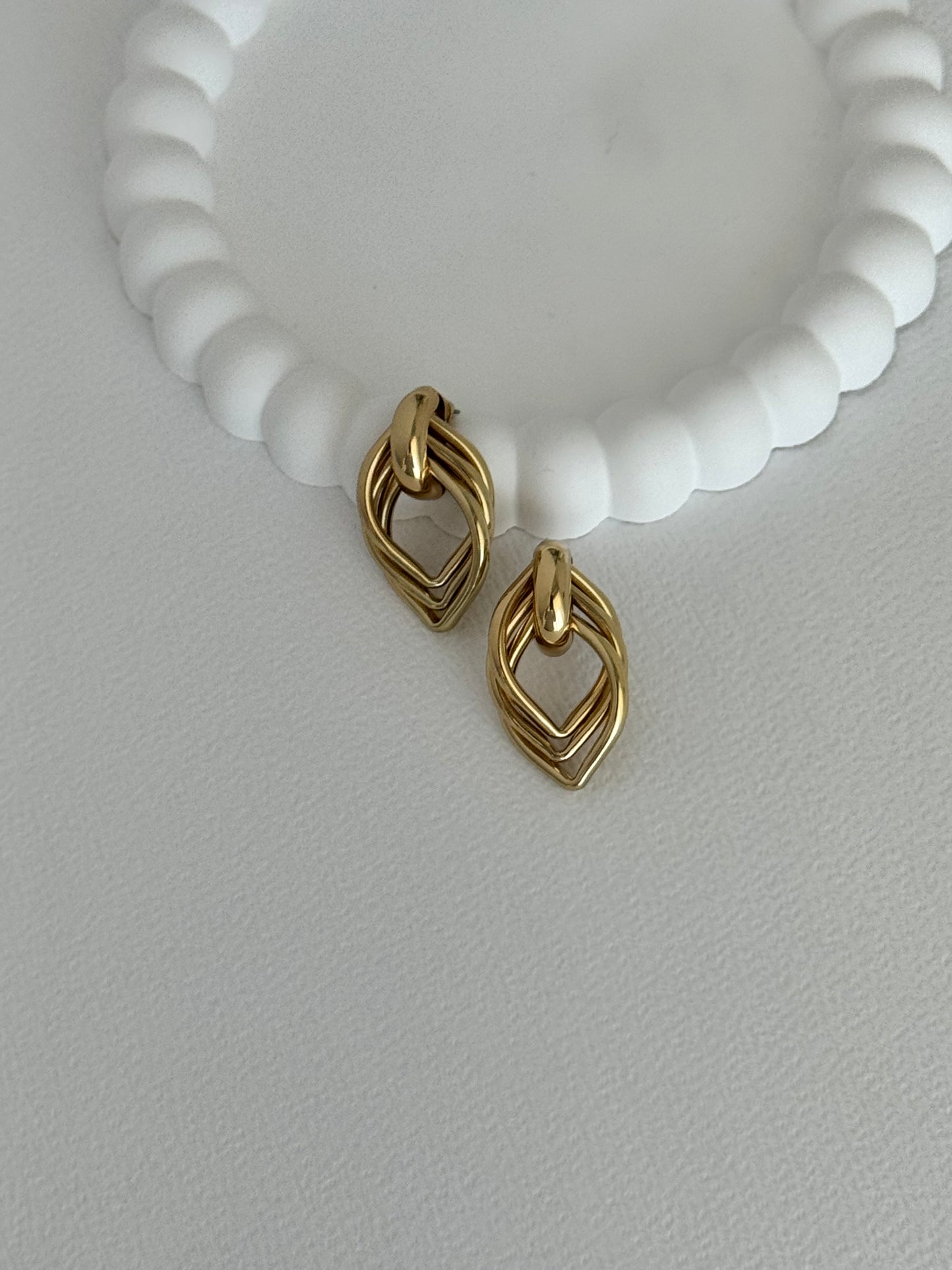 Yaprak Tasarım Gold Küpe