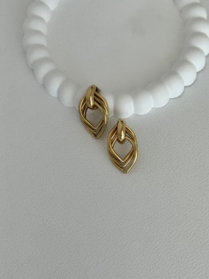 Yaprak Tasarım Gold Küpe