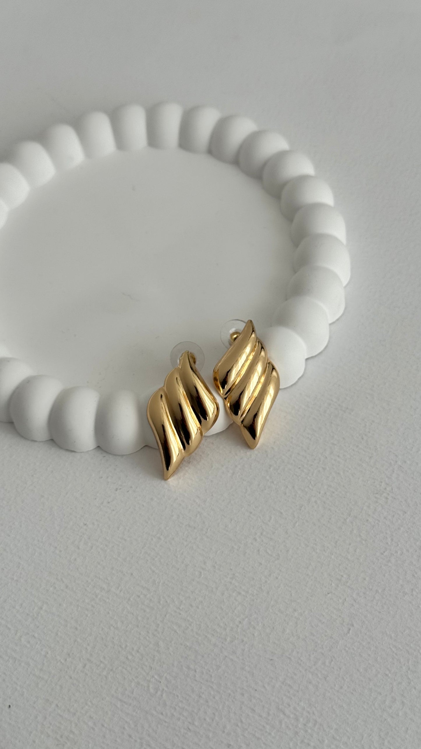 Özel Seri Dalga Form Gold Küpe