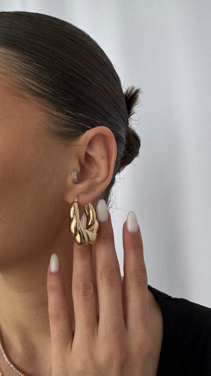Burgu Oval Tasarım Gold Küpe