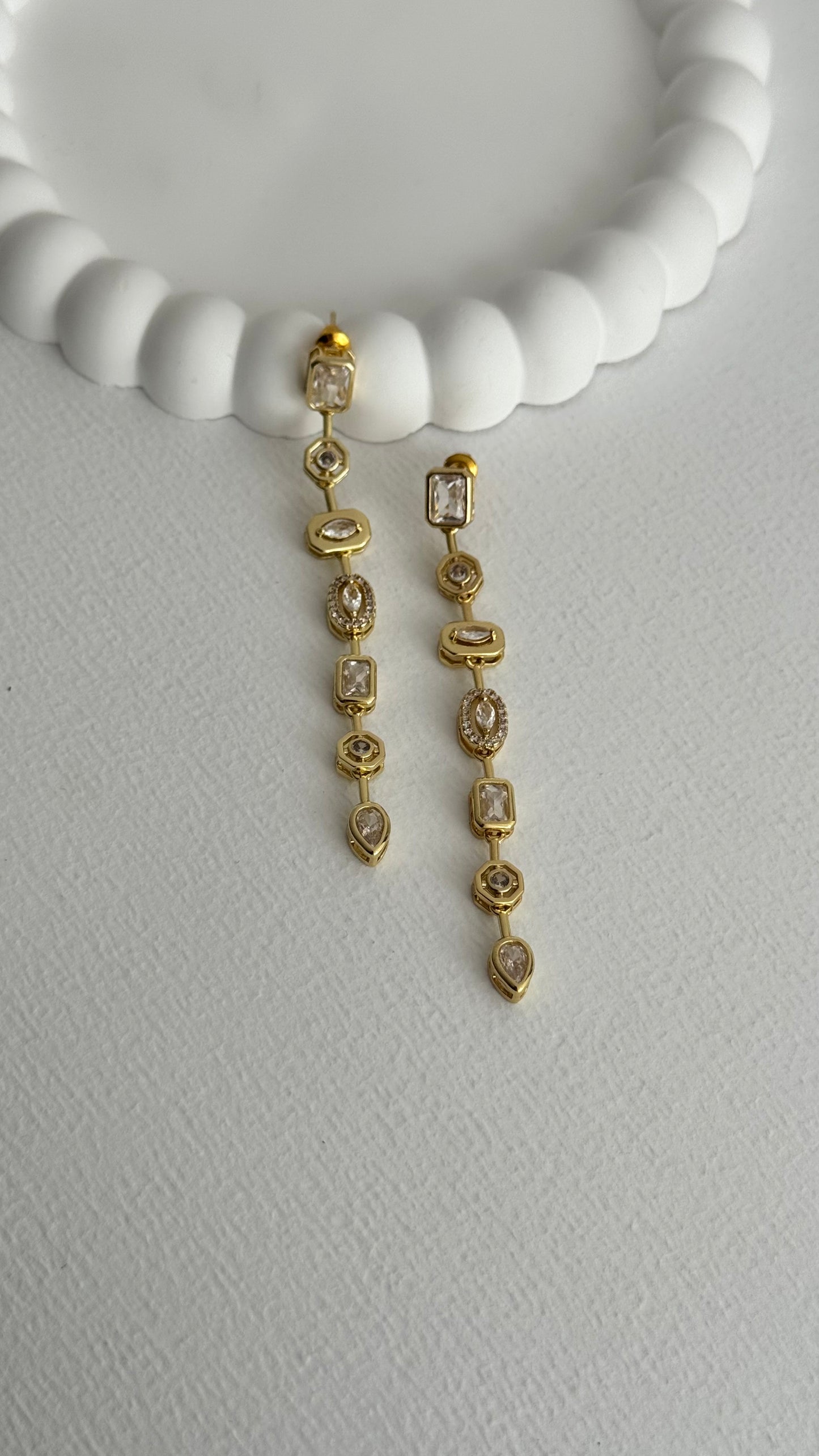Çoklu Taş Zarafet Gold Küpe