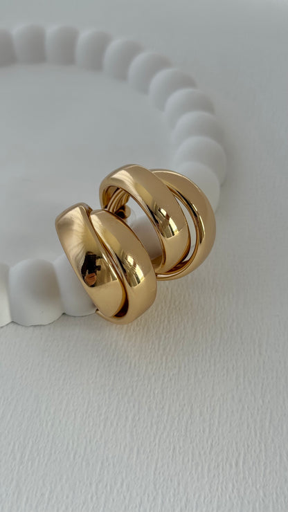Zarif Form Gold Küpe