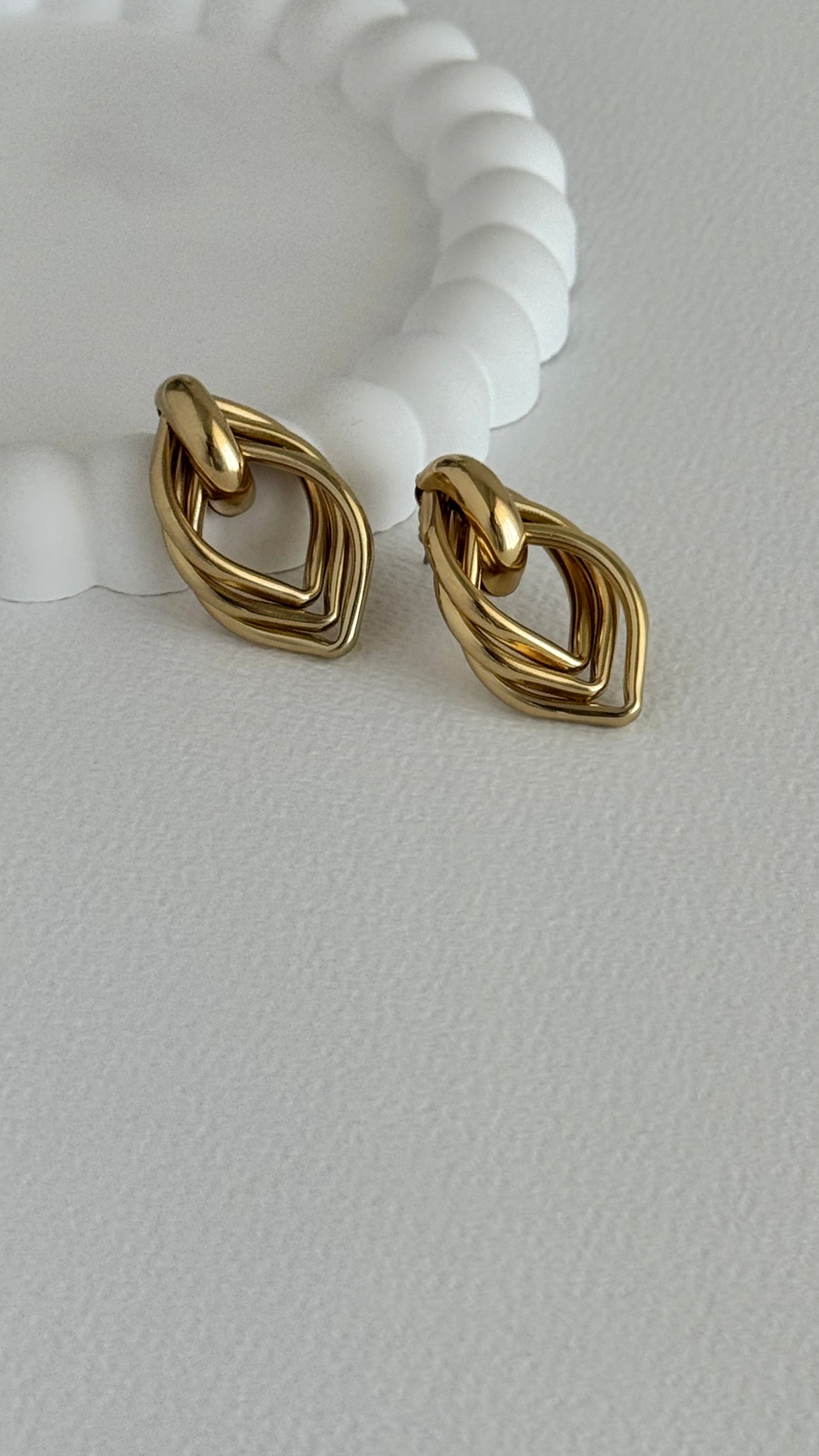 Yaprak Tasarım Gold Küpe