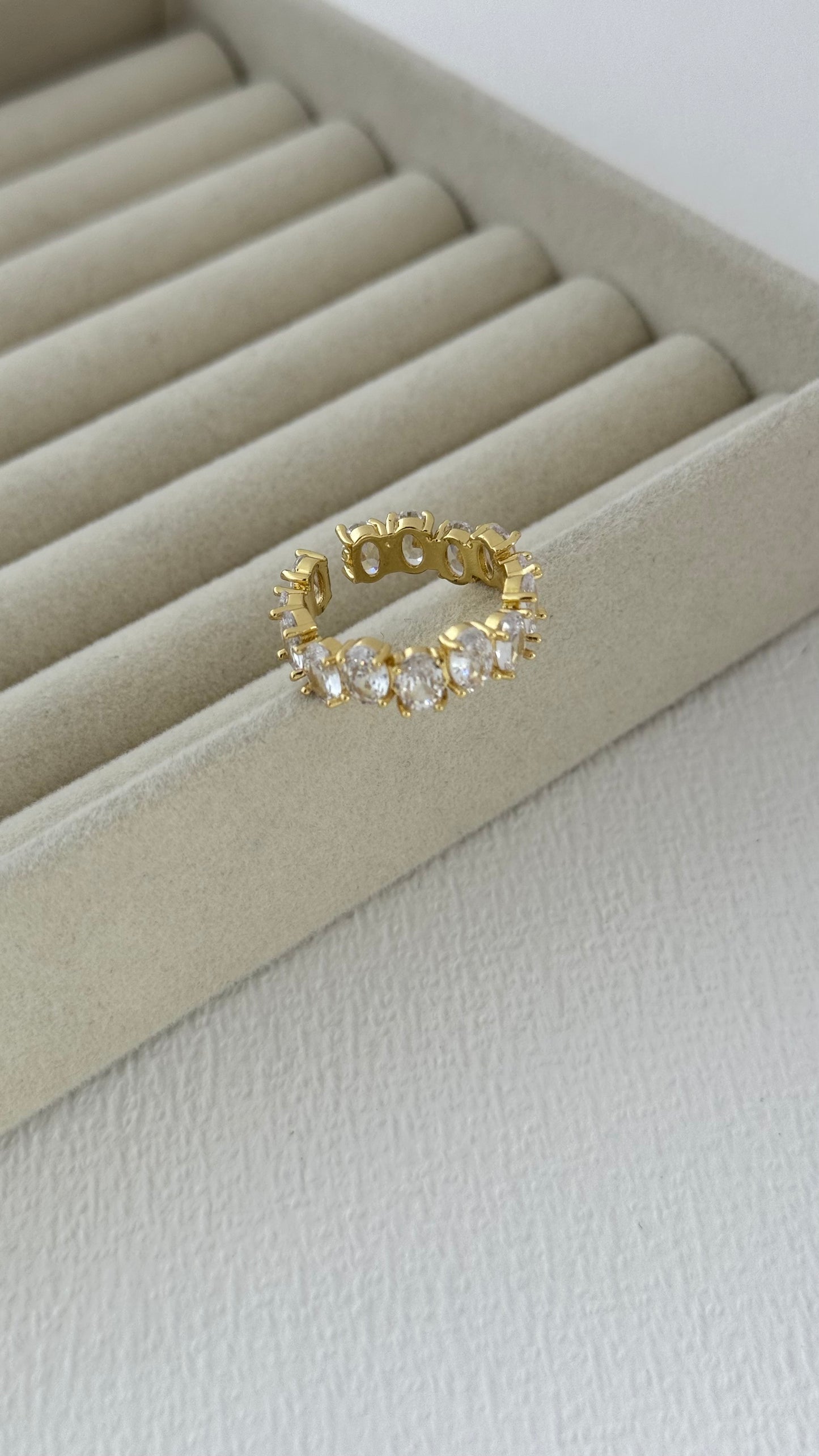 Baget Taşlı Oval Tasarım Ayarlanabilir Gold Yüzük