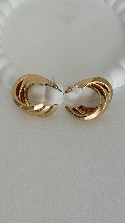 Geometrik Üçlü Kıvrım Gold Küpe ￼