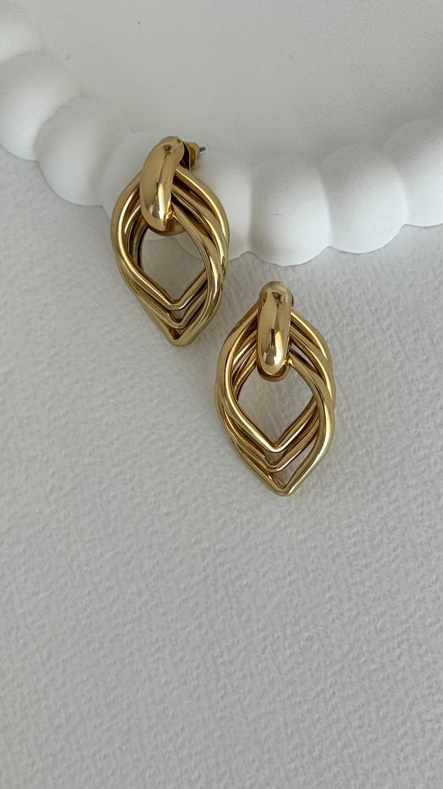Yaprak Tasarım Gold Küpe