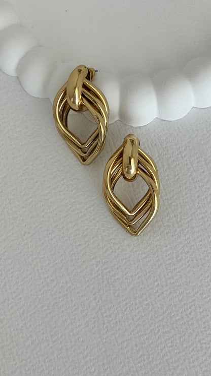 Yaprak Tasarım Gold Küpe