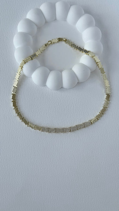 Özel Seri Zirkon Taşlı Zikzak Tasarım Gold Kolye