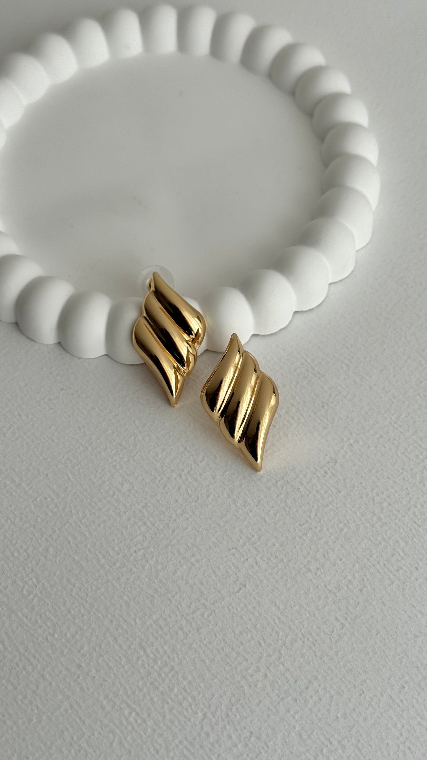 Özel Seri Dalga Form Gold Küpe