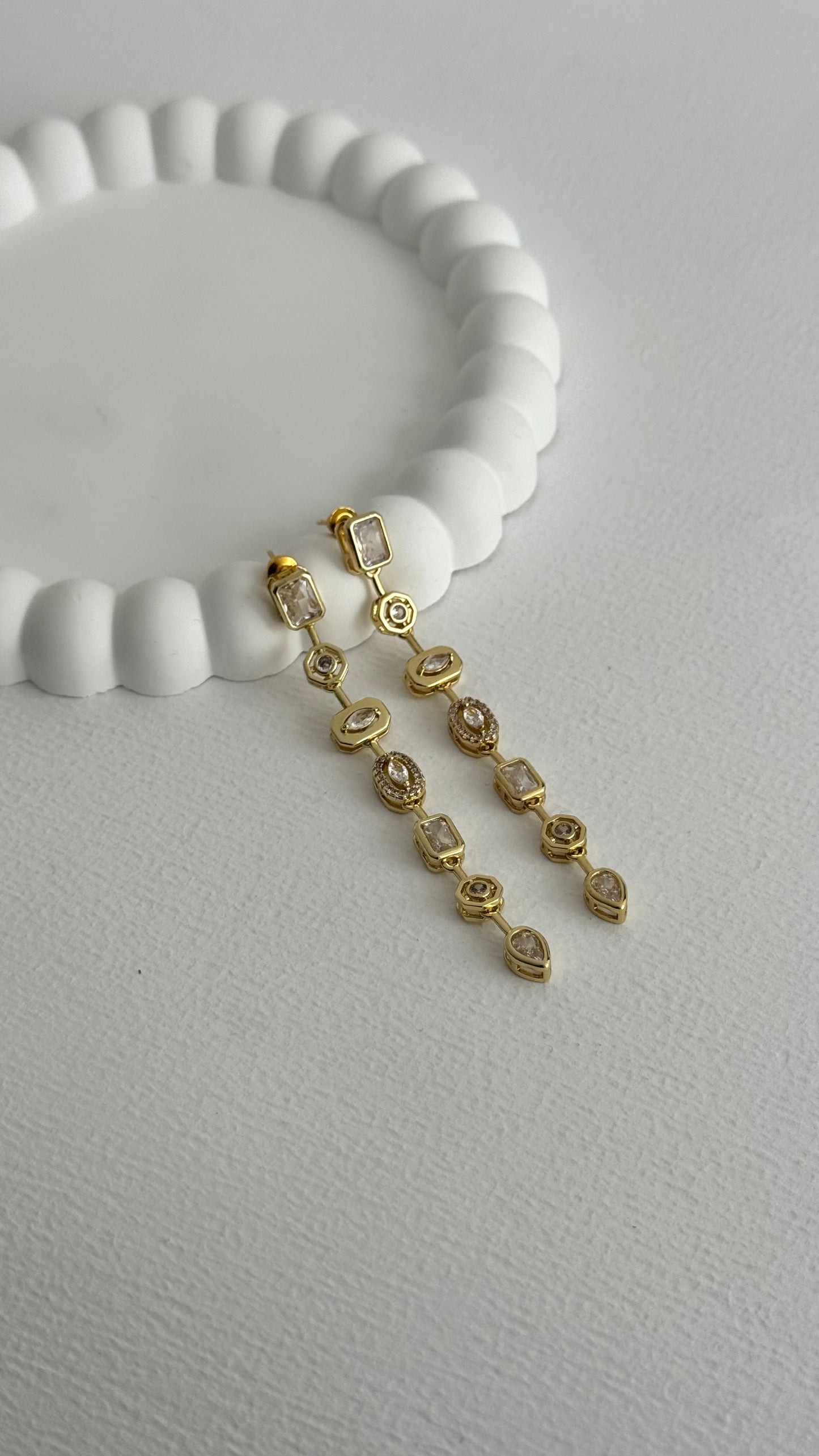 Çoklu Taş Zarafet Gold Küpe