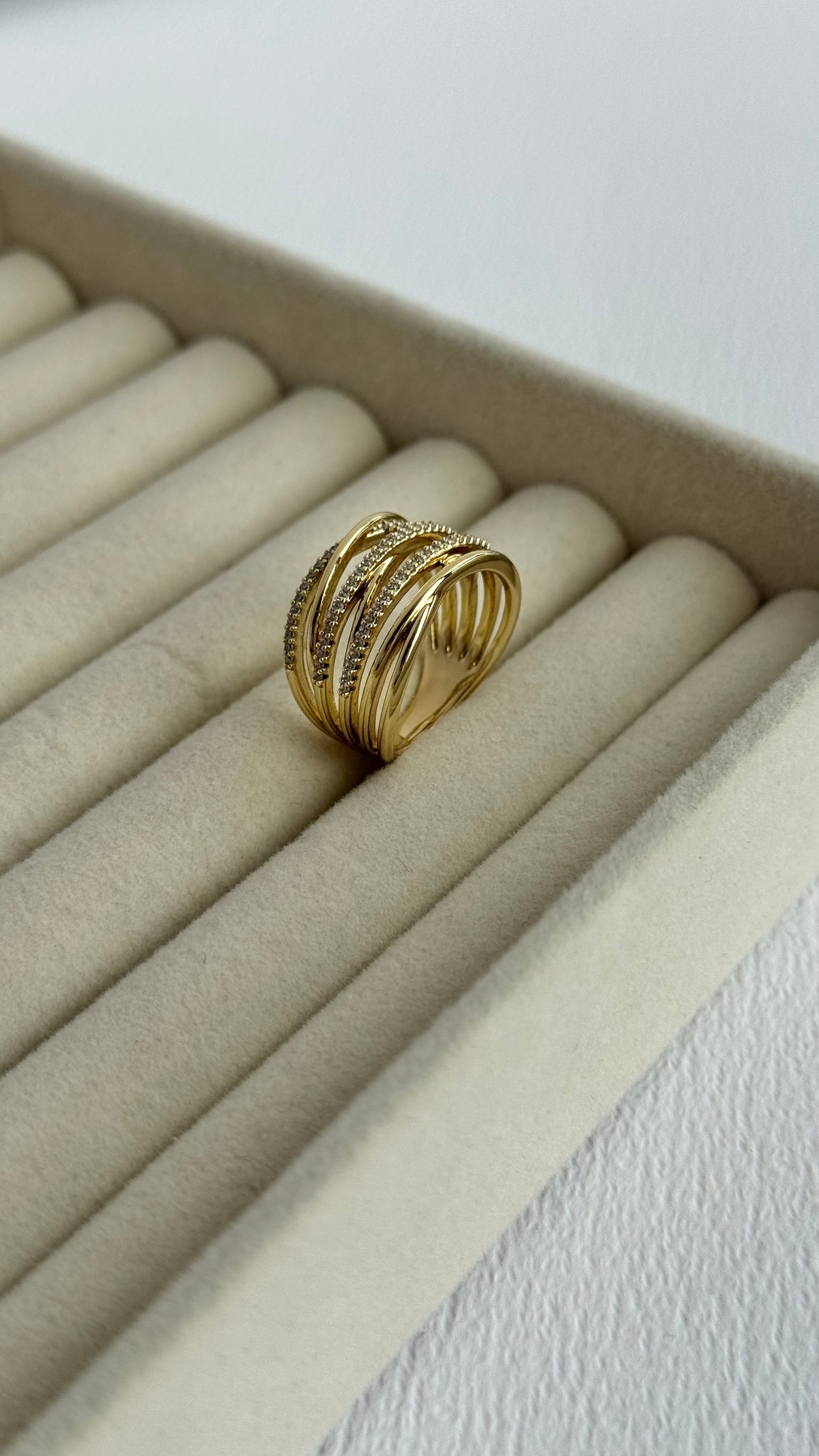 Özel Seri Zirkon Taşlı Geometrik Tasarım Gold Yüzük