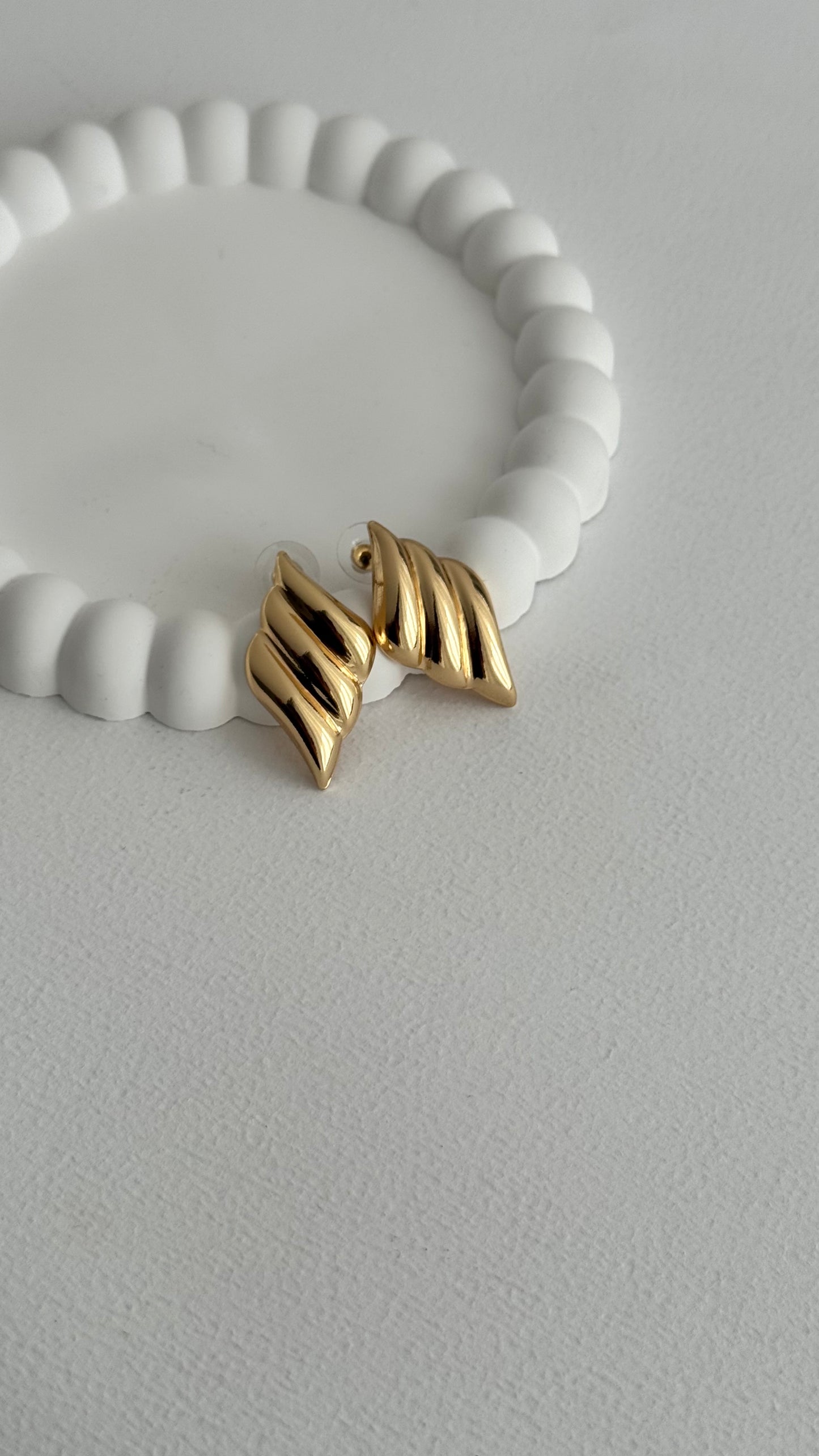Özel Seri Dalga Form Gold Küpe