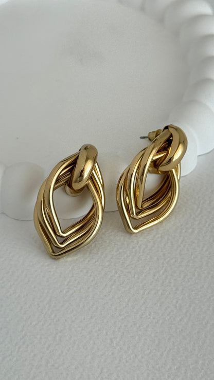 Yaprak Tasarım Gold Küpe