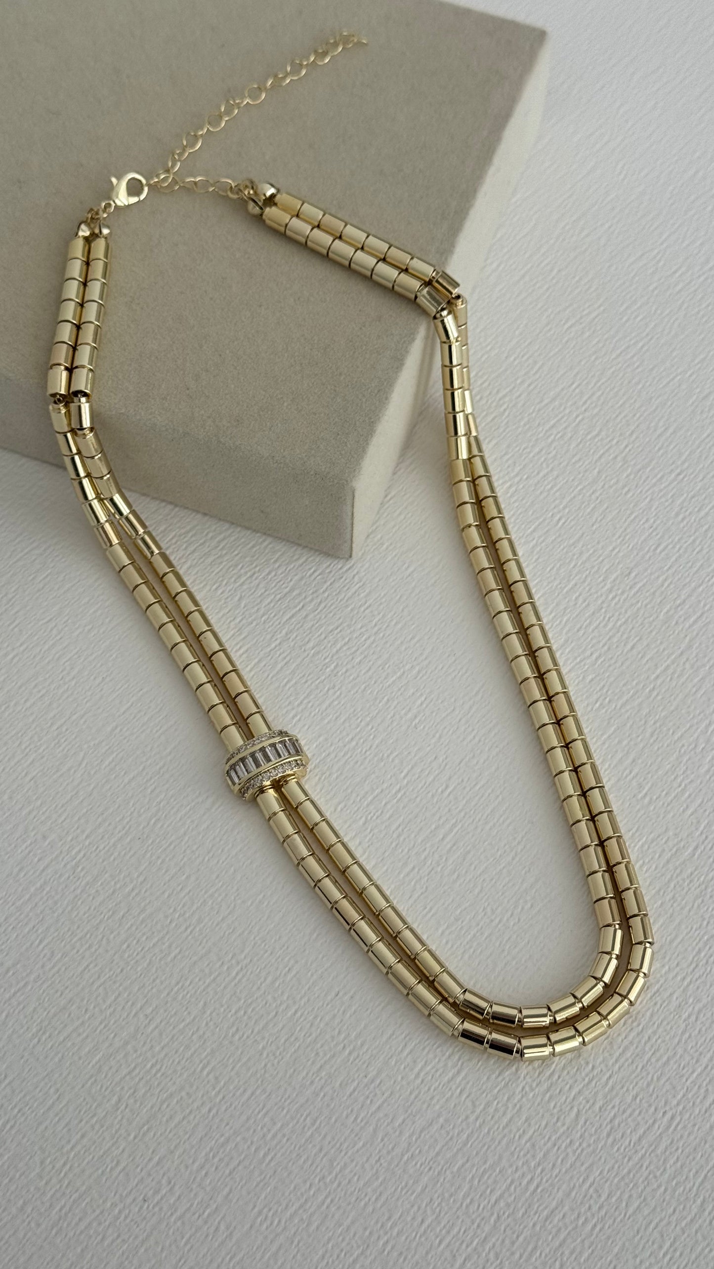 Baget Charm Detaylı Altın Kolye