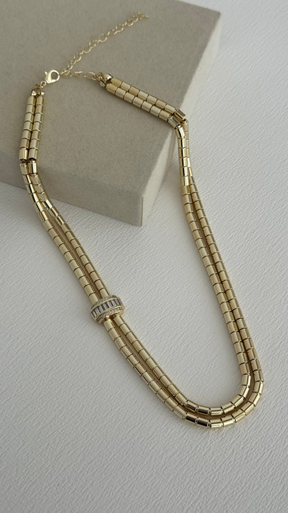 Baget Charm Detaylı Altın Kolye